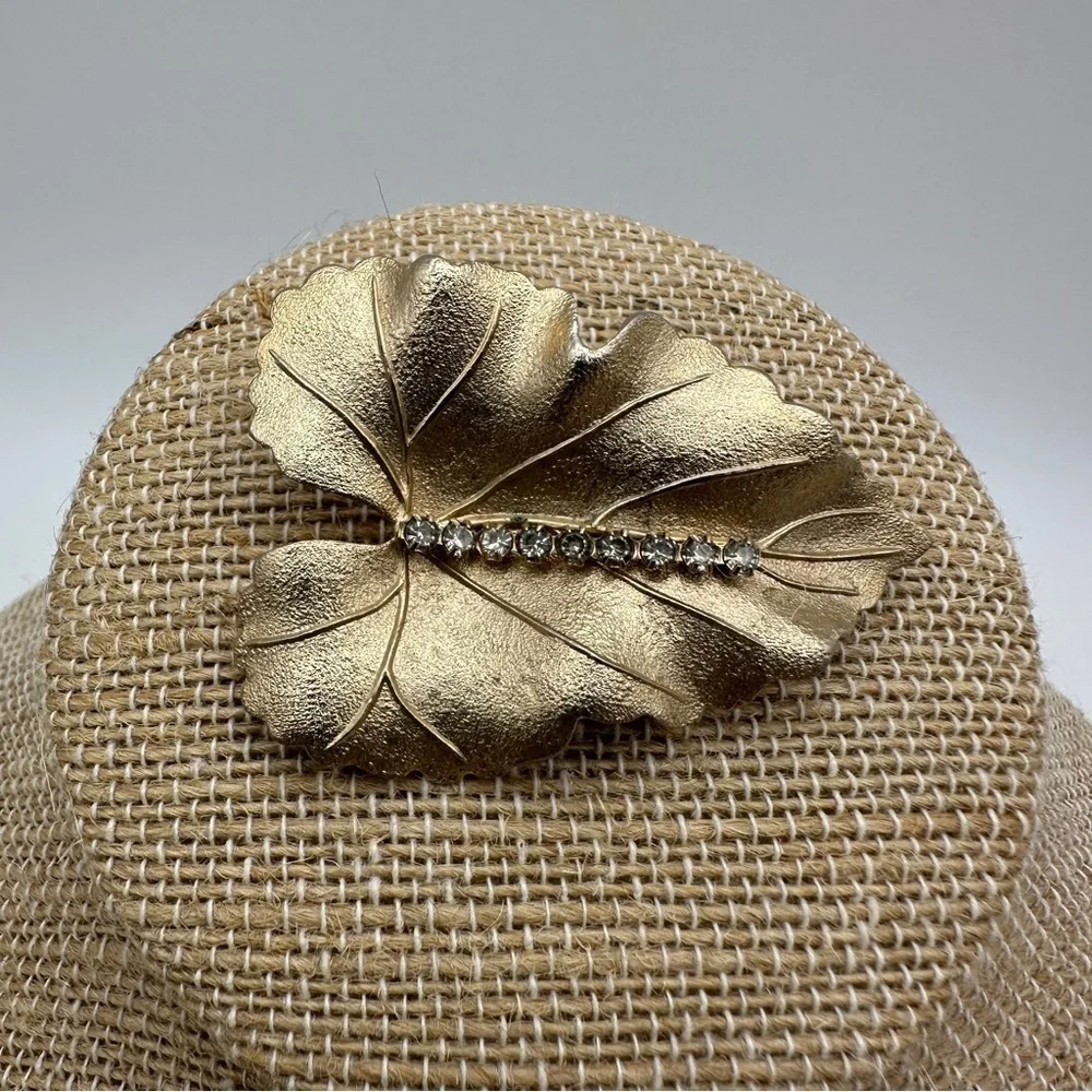 Vintage Brooch Pin Brushed Textured Gold Tone Leaf Crystal Rhinestones Judy Lee